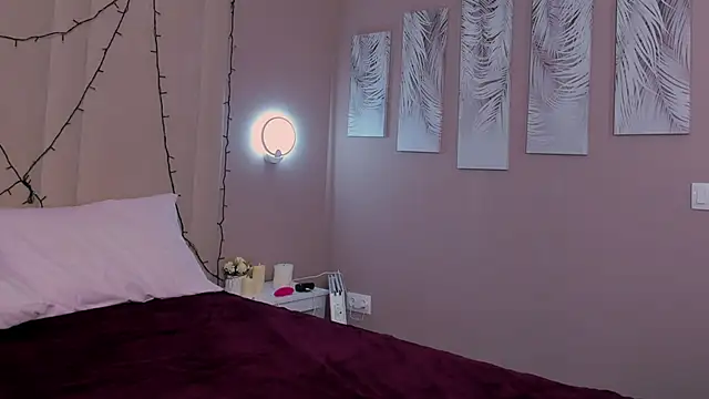 Lola lovesss online show from June 25, 2026, 5:12 am