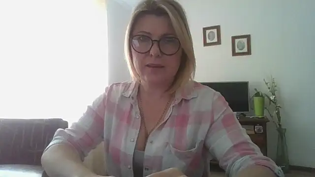 Snapshot of ElenaLove888 chatting on June 13, 2026, 8:34 am ElenaLove888 online show from June 13, 2026, 8:34 am