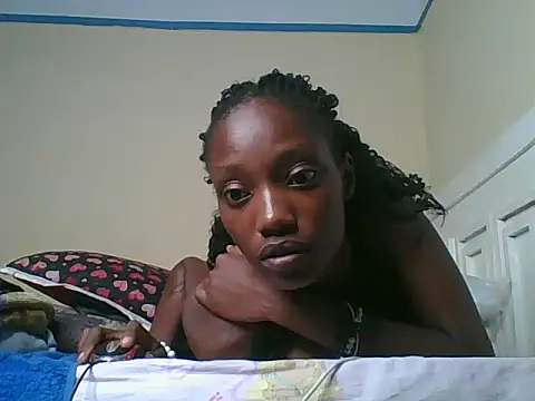 Snapshot of petitecharm chatting on June 12, 2026, 11:03 pm petitecharm online show from June 12, 2026, 11:03 pm