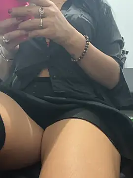 SAKURA AKEMI online show from June 17, 2026, 3:42 am