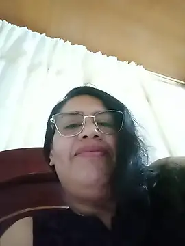 Snapshot of Emilif_ chatting on July 12, 2026, 10:45 pm Emilif online show from July 12, 2026, 10:45 pm
