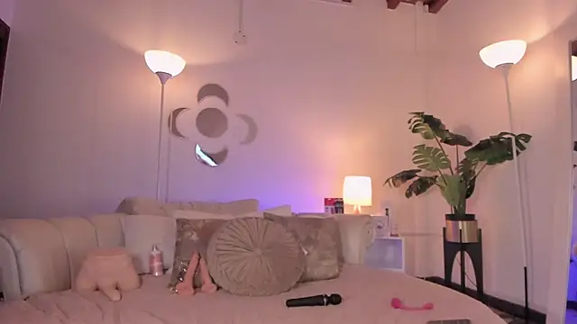 Yourliaaa online show from July 11, 2026, 5:32 am