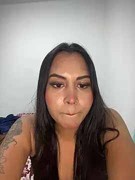 Luisamorena online show from July 23, 2026, 9:24 pm