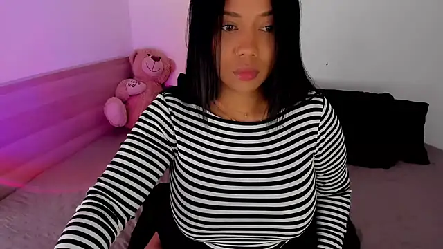 NicolePasqualott online show from November 21, 2025, 3:11 pm