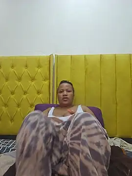 THICKCHARMAxxx28 online show from June 15, 2026, 8:33 pm