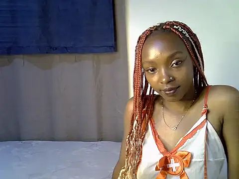 Petiteliz online show from June 15, 2026, 7:16 pm