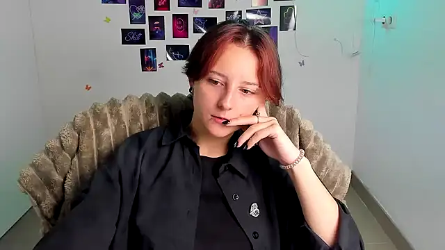 Dilara Kiss  online show from August 3, 2026, 5:17 am
