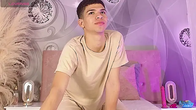 Snapshot of Dilan_Femboy chatting on August 4, 2026, 2:30 pm Dilan Femboy online show from August 4, 2026, 2:30 pm