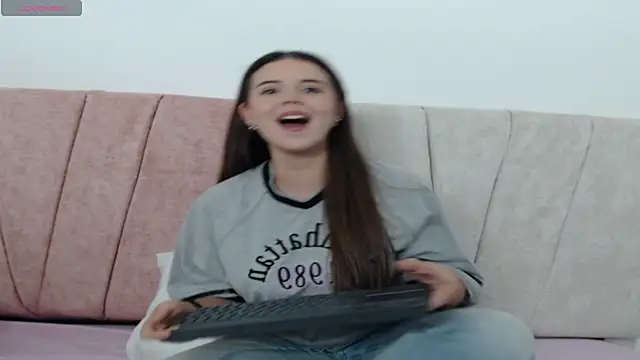 Snapshot of Isabellebotero chatting on August 3, 2026, 7:50 pm Isabellebotero online show from August 3, 2026, 7:50 pm
