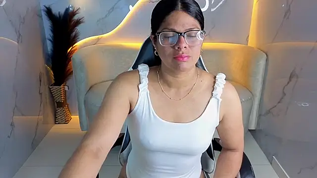Snapshot of sarah_bay_tx chatting on July 12, 2026, 12:40 pm sarah bay tx online show from July 12, 2026, 12:40 pm