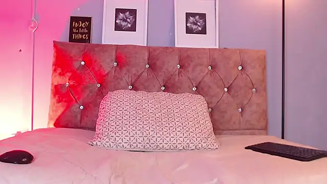 vivirouse online show from July 13, 2026, 7:05 pm
