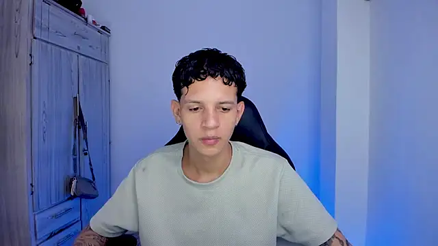 tylerrnova online show from August 4, 2026, 3:21 am