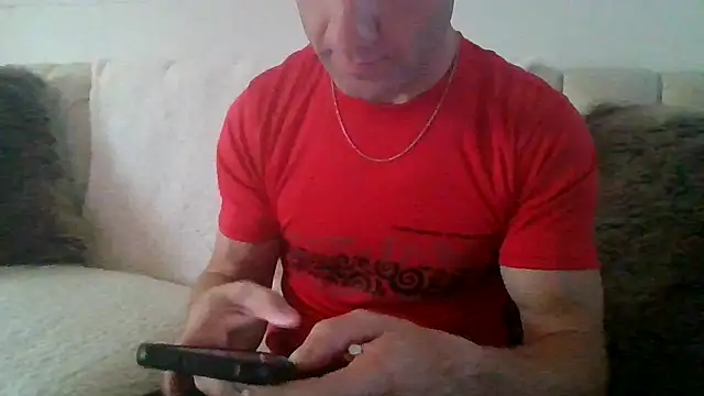 HotStraightDude online show from June 18, 2026, 3:05 pm