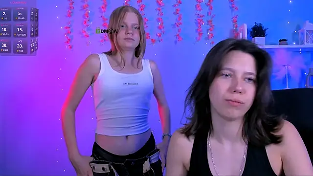 Snapshot of bella_sky11 chatting on July 6, 2026, 6:43 pm bella sky11 online show from July 6, 2026, 6:43 pm