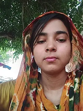Snapshot of Simran_143 chatting on July 15, 2026, 4:18 am Simran 143 online show from July 15, 2026, 4:18 am