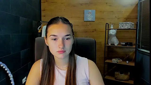 Snapshot of DianaaHill chatting on July 8, 2026, 9:14 am DianaaHill online show from July 8, 2026, 9:14 am