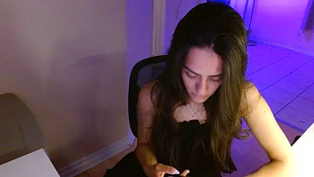VeronicaBabygirll online show from June 18, 2026, 4:46 am