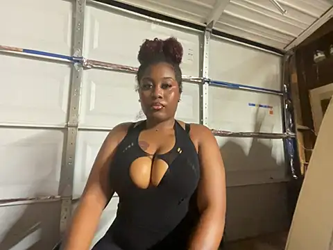 bighettobooty online show from July 8, 2026, 3:11 am