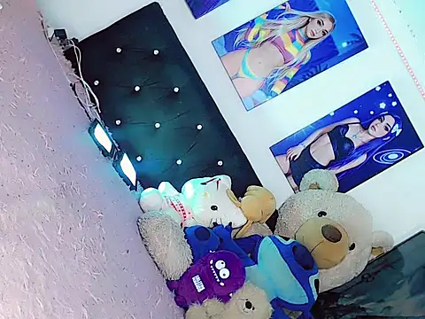 HeidiVanessa online show from June 20, 2026, 1:19 am