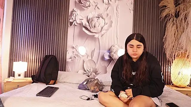 GabbyAndDominic online show from July 16, 2026, 12:44 pm