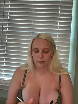 Blondebarbie21 online show from June 28, 2026, 7:42 pm