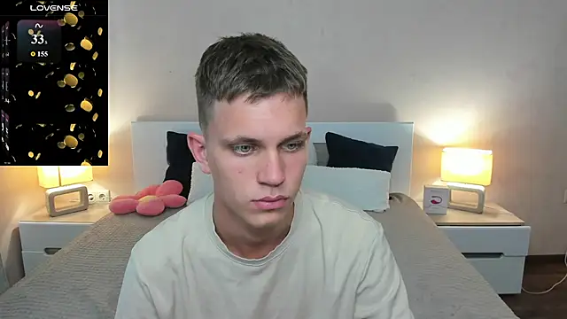 Snapshot of m0neyken chatting on June 27, 2026, 5:45 am m0neyken online show from June 27, 2026, 5:45 am