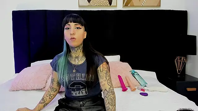 izzy moon7 online show from June 20, 2026, 11:02 am