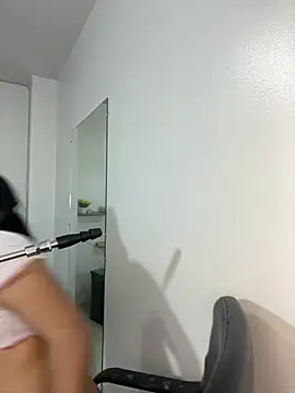 cherry skinnyy  online show from August 8, 2026, 3:52 am