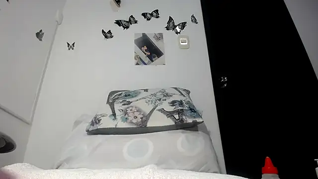 Cloee Foxx online show from August 9, 2026, 6:18 am