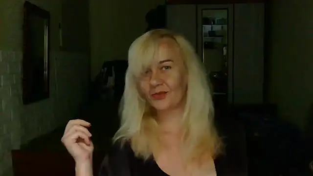 Ravelynni online show from July 12, 2026, 1:57 pm