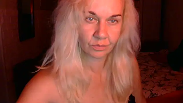 Ravelynni online show from August 3, 2026, 6:44 pm