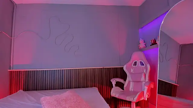 AriiCherry online show from July 28, 2026, 4:39 pm