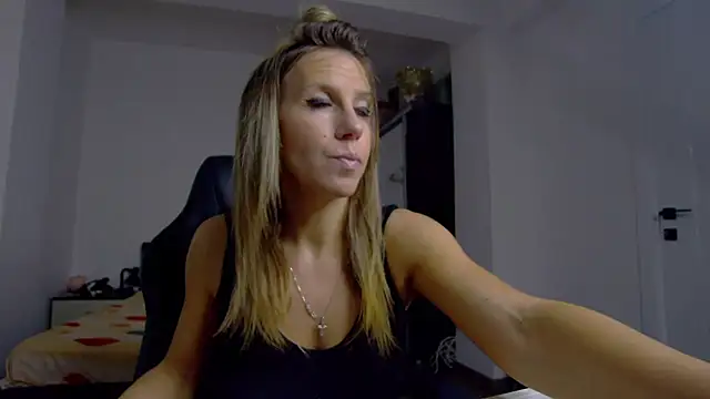 Snapshot of DedeSibel chatting on May 30, 2026, 4:48 pm DedeSibel online show from May 30, 2026, 4:48 pm
