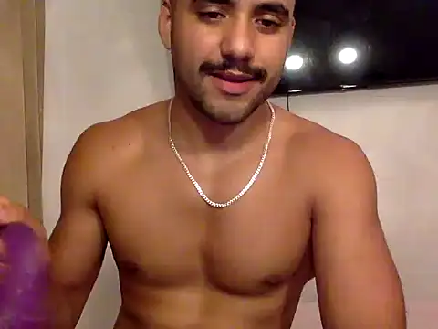 Hot latinboy96 online show from June 21, 2026, 4:26 am