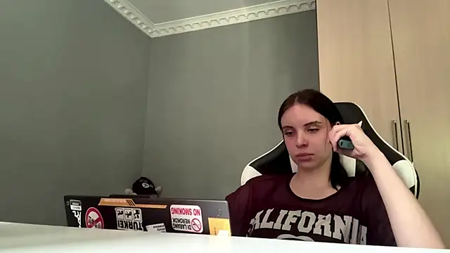 Snapshot of martinienjoyer chatting on July 7, 2026, 10:08 am martinienjoyer online show from July 7, 2026, 10:08 am