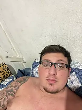 Snapshot of luisinnnnnn chatting on July 24, 2026, 5:16 am luisinnnnnn online show from July 24, 2026, 5:16 am
