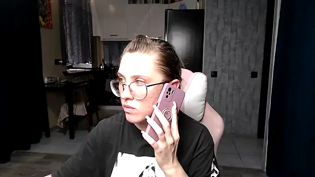 Reginasmilee online show from September 20, 2025, 1:45 pm