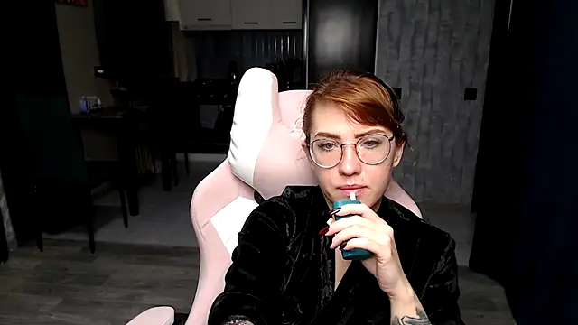 Reginasmilee online show from November 13, 2025, 1:26 am