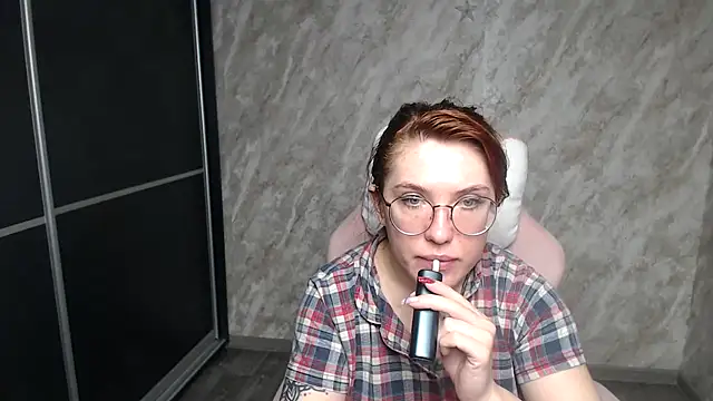 Reginasmilee online show from January 13, 2026, 1:11 am