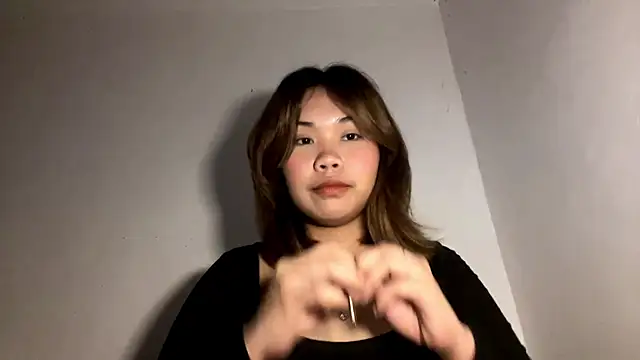 AngelinaBernt online show from June 26, 2026, 6:29 am