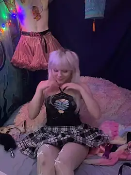 LilyMintyx online show from July 6, 2026, 10:23 pm