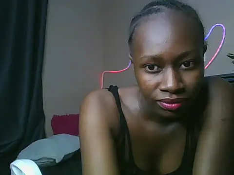Snapshot of Caramelpink chatting on July 7, 2026, 12:35 am Caramelpink online show from July 7, 2026, 12:35 am