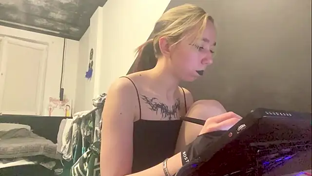 RejectedOrigami  online show from July 3, 2026, 12:39 am