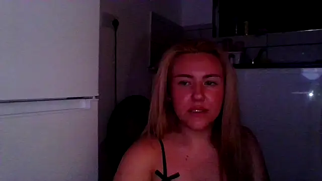 Snapshot of MaddyCherryX chatting on July 2, 2026, 11:22 pm MaddyCherryX online show from July 2, 2026, 11:22 pm