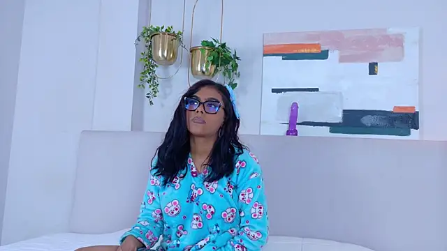 Snapshot of MikaellaFoxx chatting on August 4, 2026, 3:21 am MikaellaFoxx online show from August 4, 2026, 3:21 am