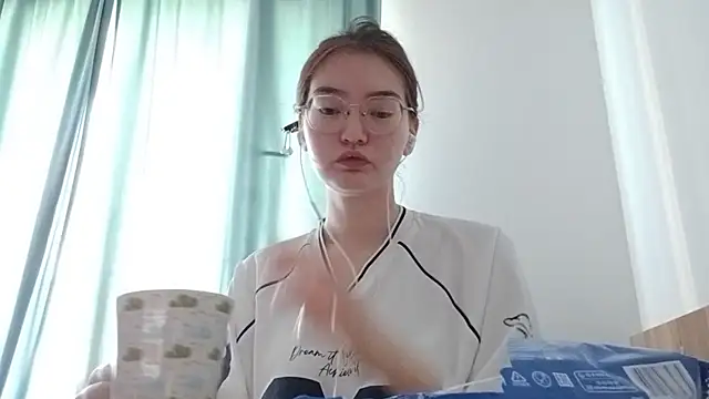 Snapshot of BeatrizGeving chatting on July 5, 2026, 7:26 am BeatrizGeving online show from July 5, 2026, 7:26 am
