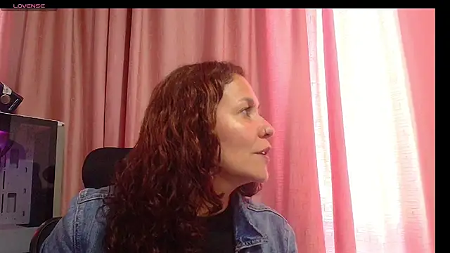 Snapshot of scarlet_velvet20 chatting on July 10, 2026, 5:26 pm scarlet velvet20 online show from July 10, 2026, 5:26 pm