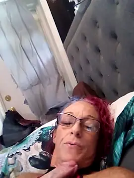 Snapshot of Midnightrayne chatting on July 11, 2026, 9:27 pm Midnightrayne online show from July 11, 2026, 9:27 pm