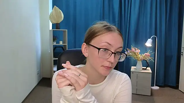AlonaGolembeski online show from July 13, 2026, 5:43 am