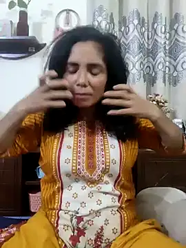 Snapshot of Laila-202 chatting on July 21, 2026, 8:55 pm Laila-202 online show from July 21, 2026, 8:55 pm
